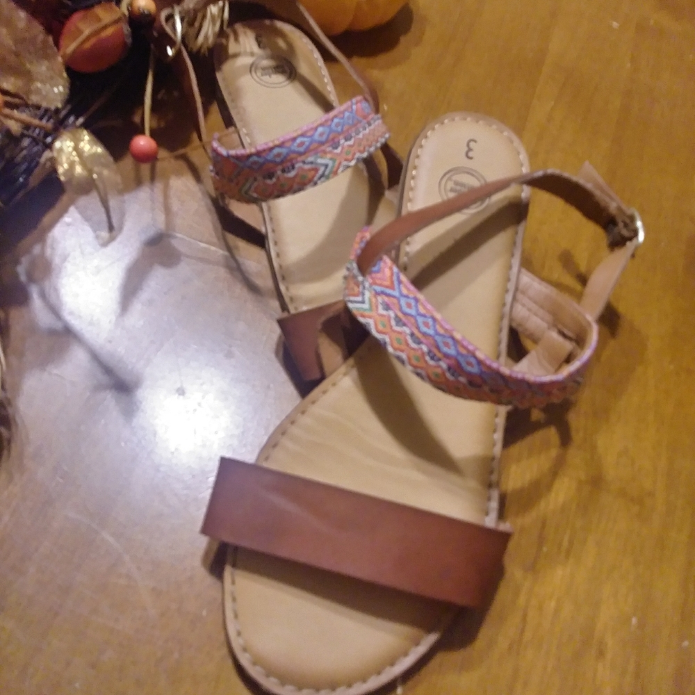 Girls sandals